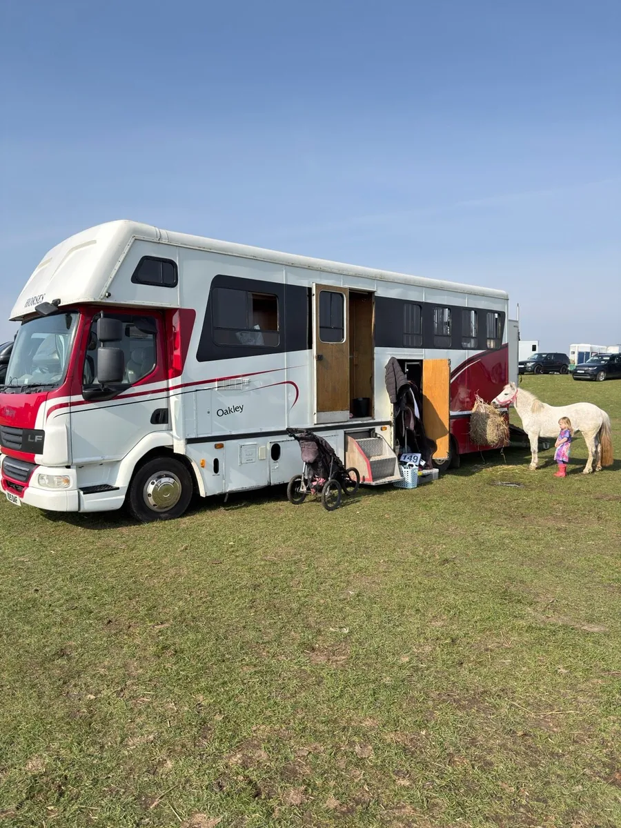 2012 DAF LF45 12 TON OAKLEY HORSEBOX - Image 2