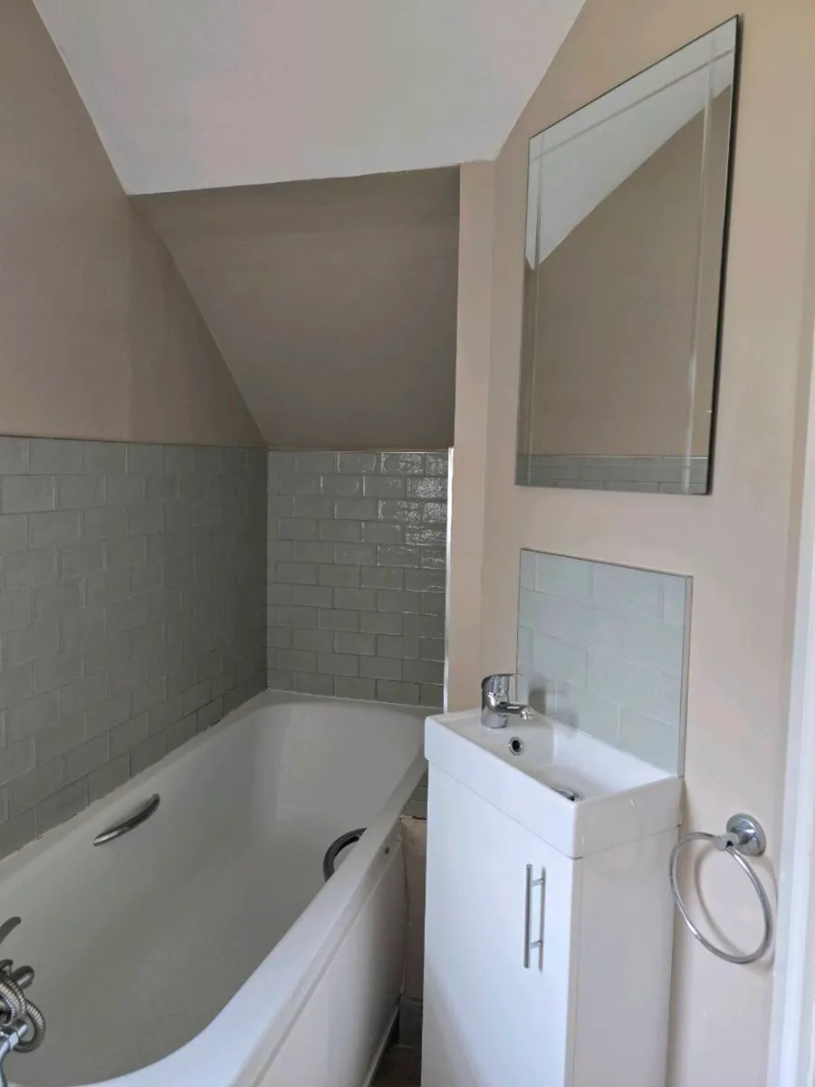 FREE Bathtub - Image 1