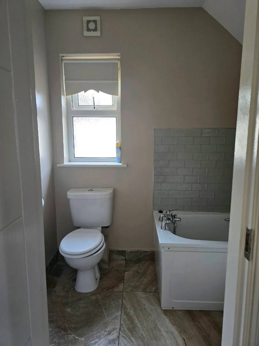 FREE Bathtub - Image 2