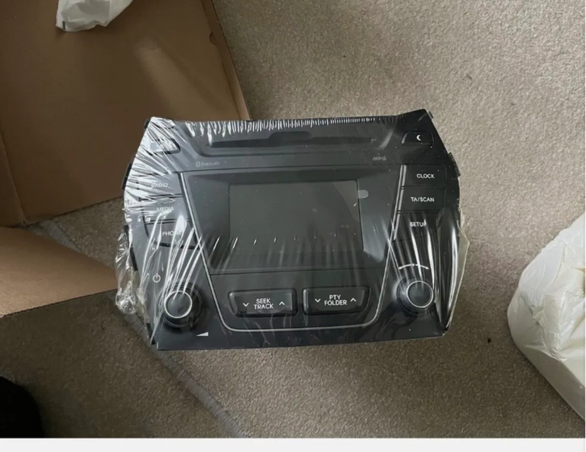 HYUNDAI SANTA FE RADIO / CD / BLUETOOTH - Image 1
