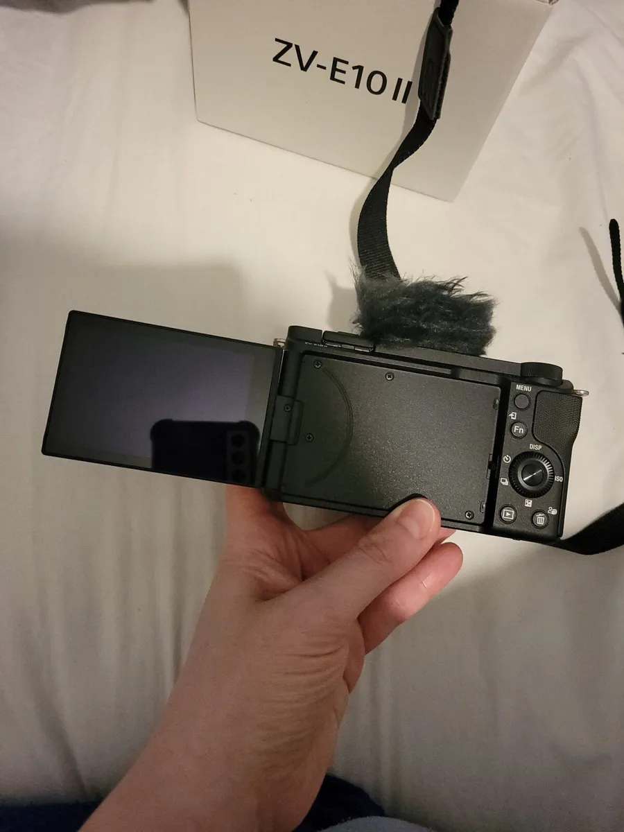 Sony ZV-E10 II Camera w 16-50 mm f/3.5-5.6 lens - Image 2