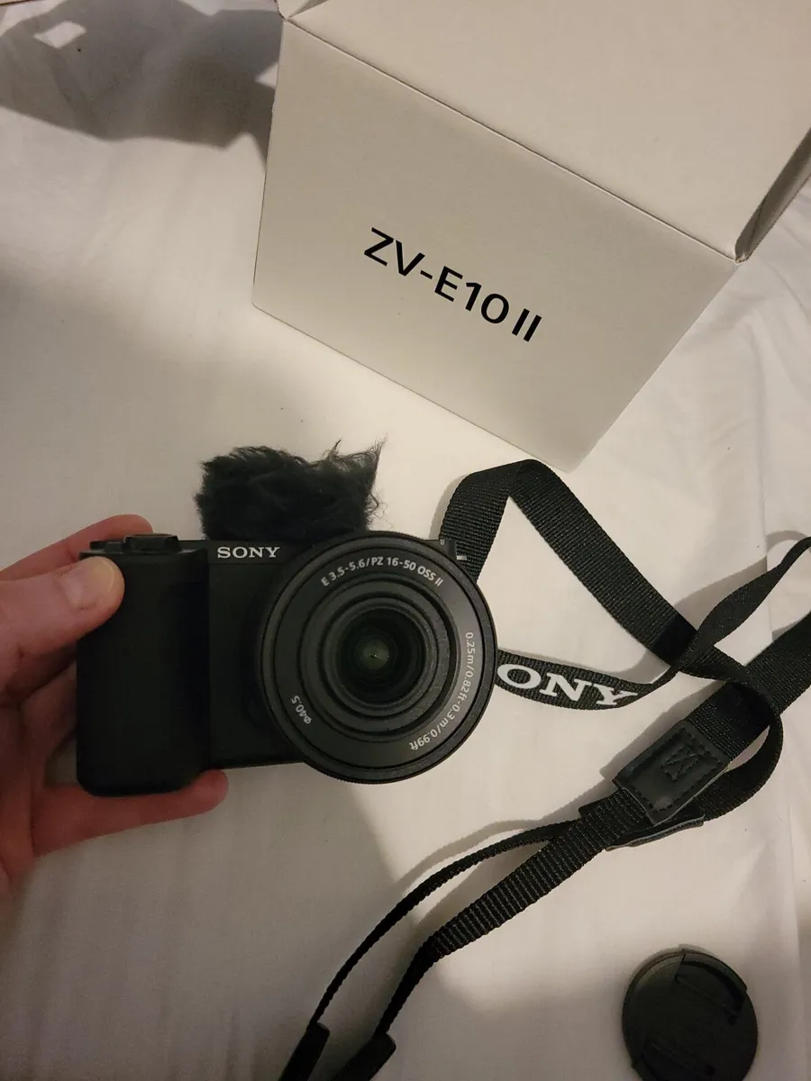 Sony ZV-E10 II Camera w 16-50 mm f/3.5-5.6 lens - Image 3