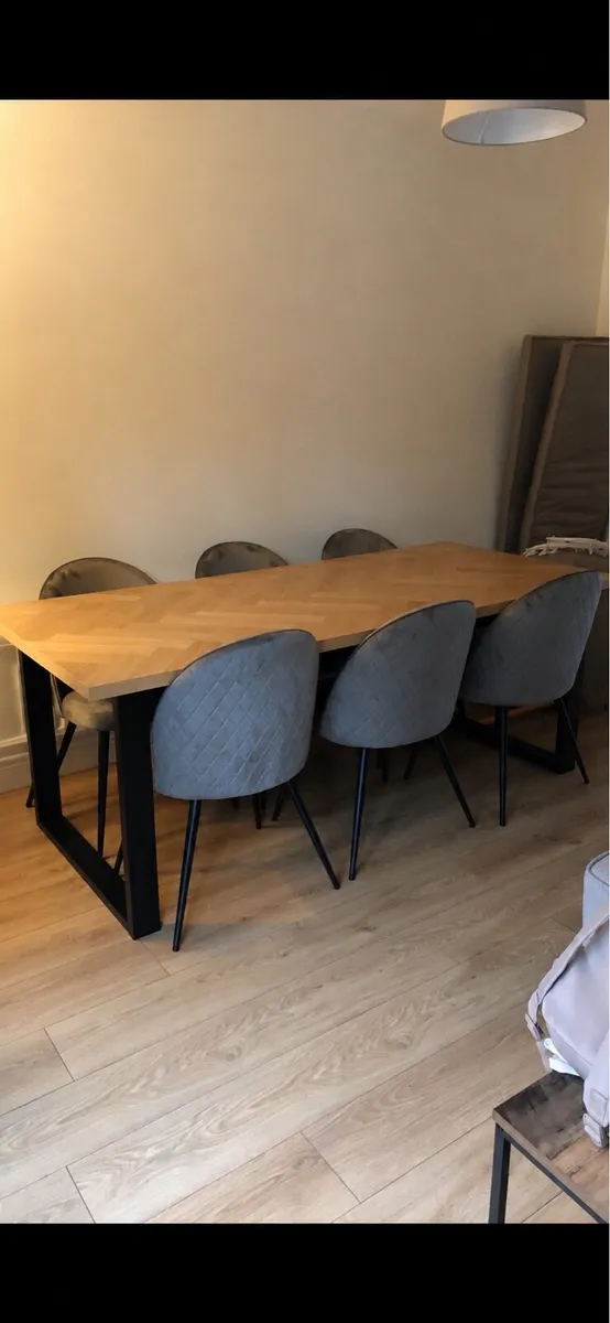 Dining table - Image 2