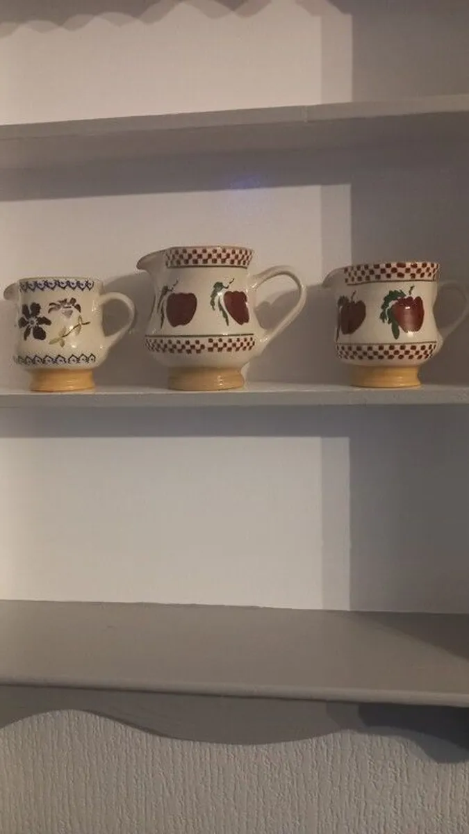 Wall hung display cabinet - Image 2