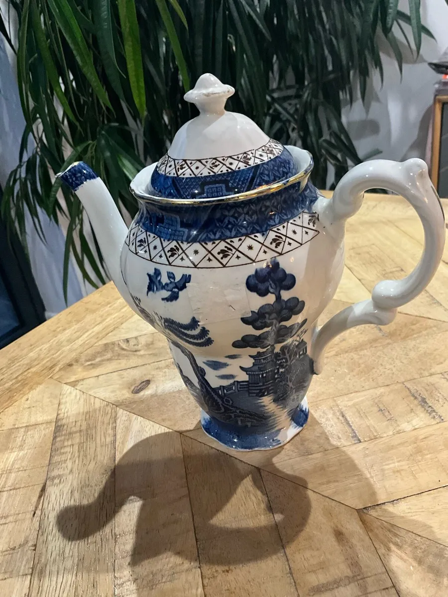 Rare Willow Pattern  Coffee/Teapot. C.1940s - Image 2