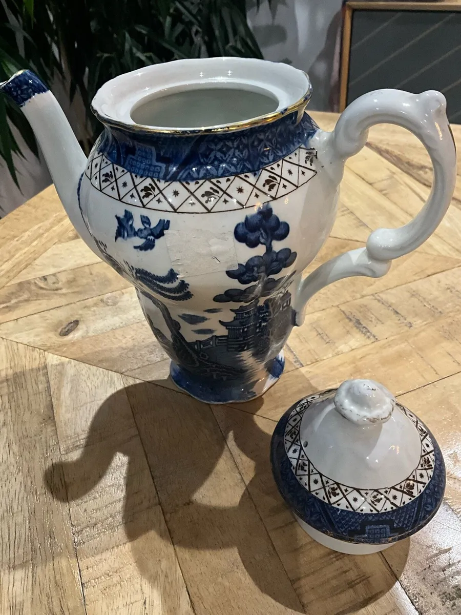 Rare Willow Pattern  Coffee/Teapot. C.1940s - Image 3