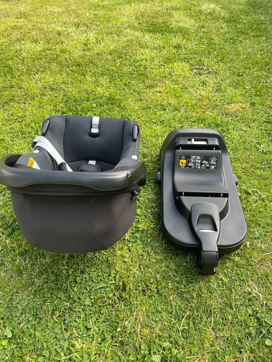 Maxi-Cosi CabrioFix i-Size Car Seat + ISOFIX Base - Image 2