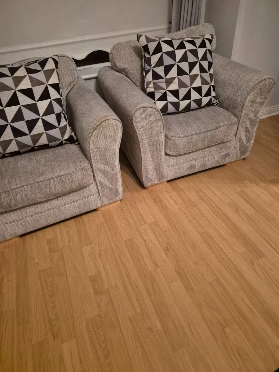 Couch - Image 2