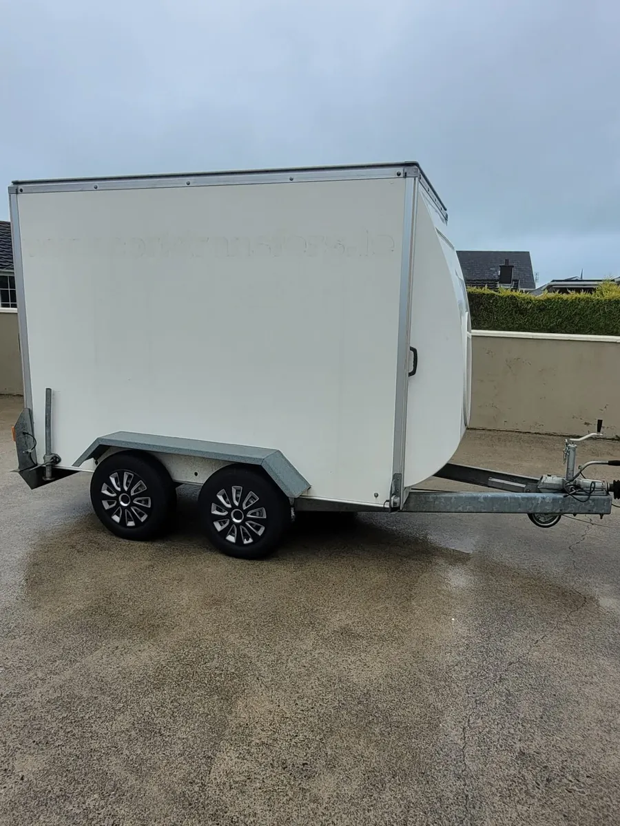 8x5 Lynton box trailer in excellent condition - Image 2