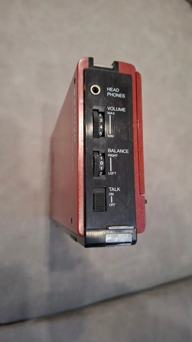Sanyo Model M4440 Portable Stereo Cassette Player - Image 2