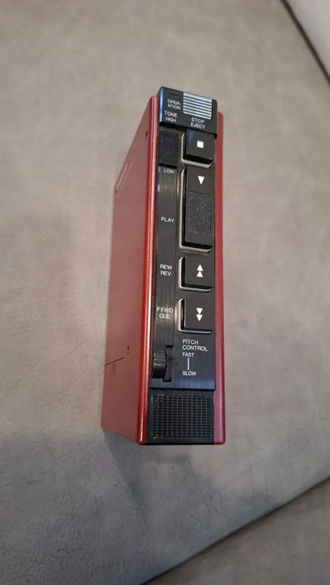 Sanyo Model M4440 Portable Stereo Cassette Player - Image 3