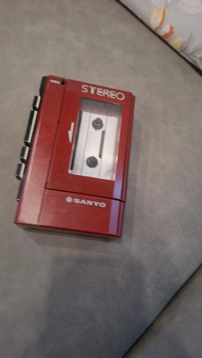 Sanyo Model M4440 Portable Stereo Cassette Player - Image 4
