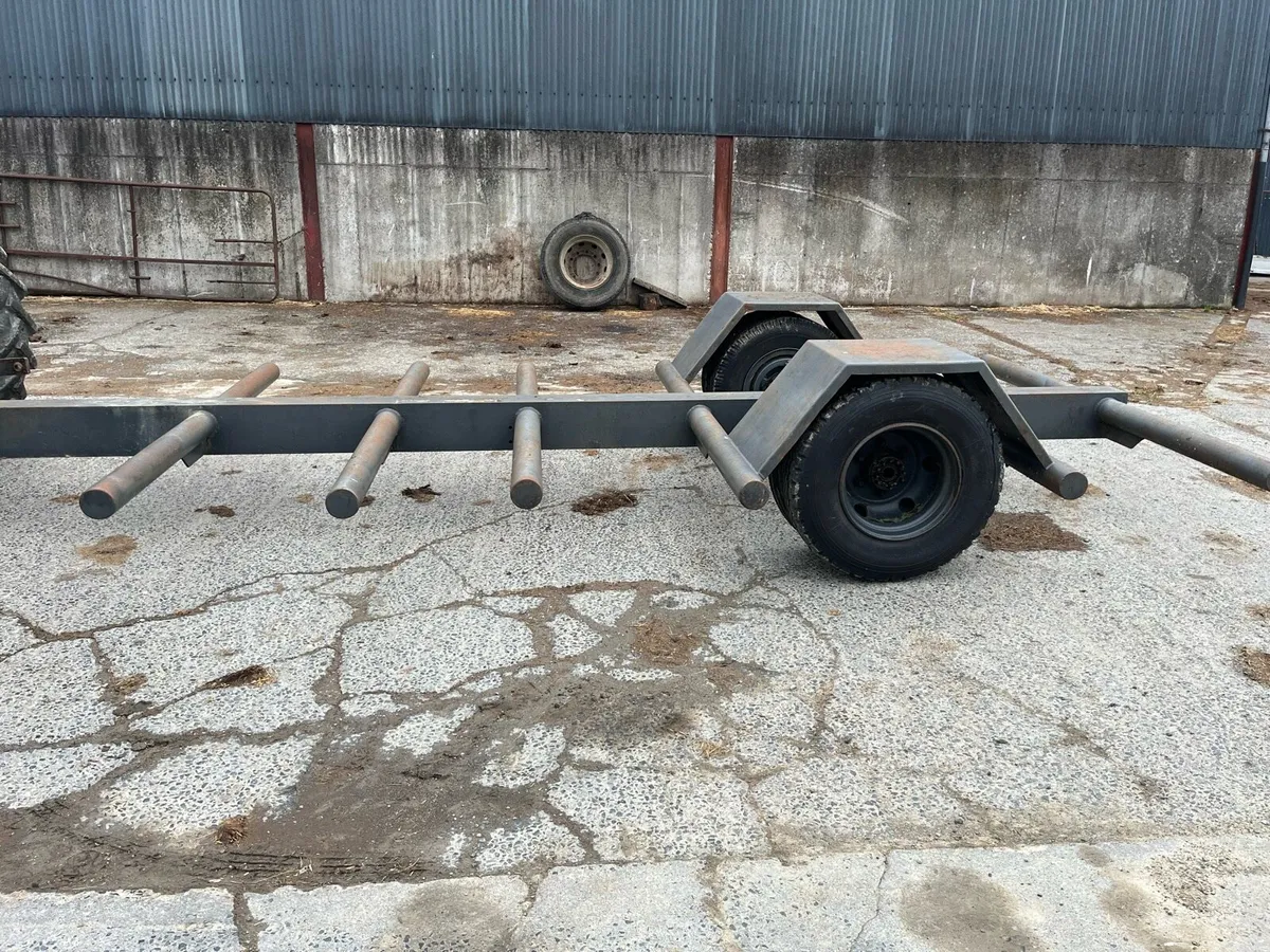 Bale trailer - Image 1