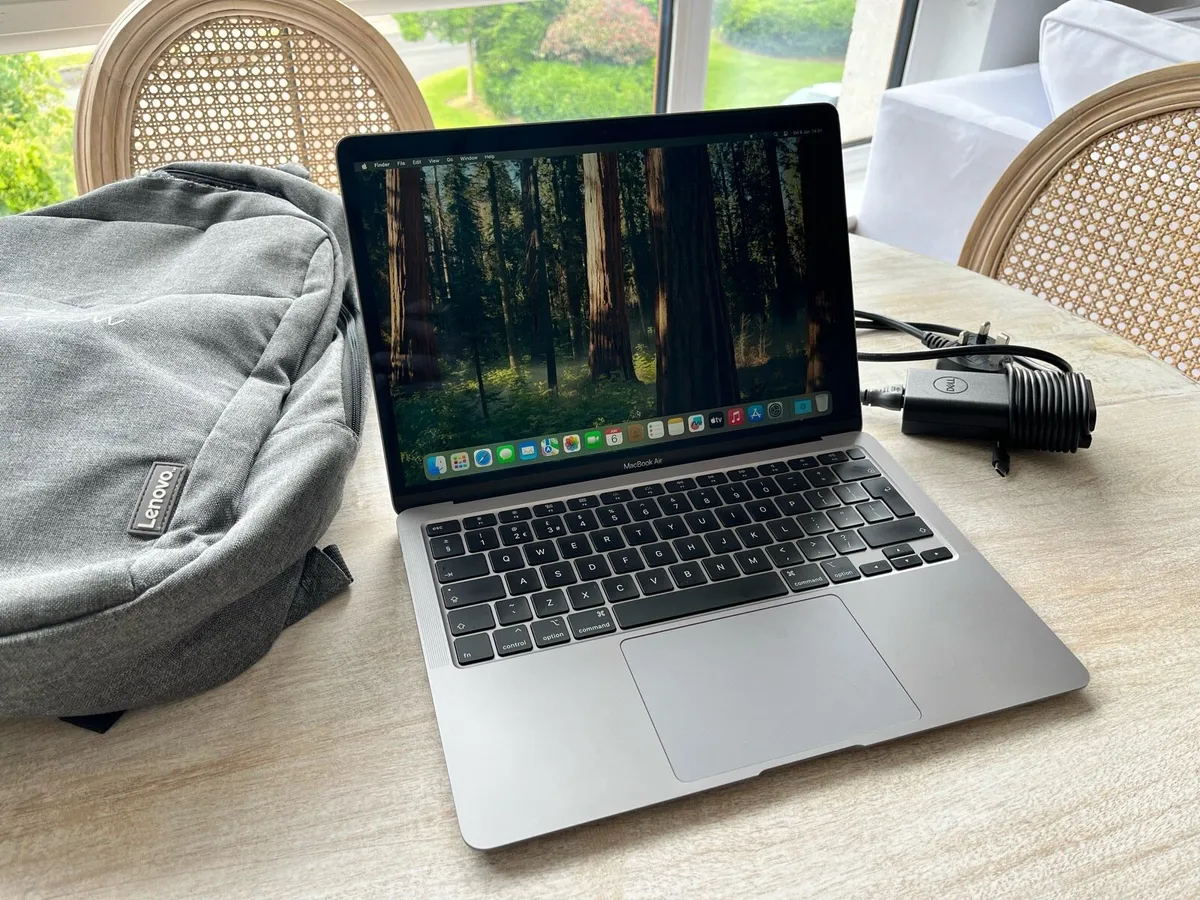 MacBook Air 13" 2020 Quad Core i7, very good cond. - Image 2