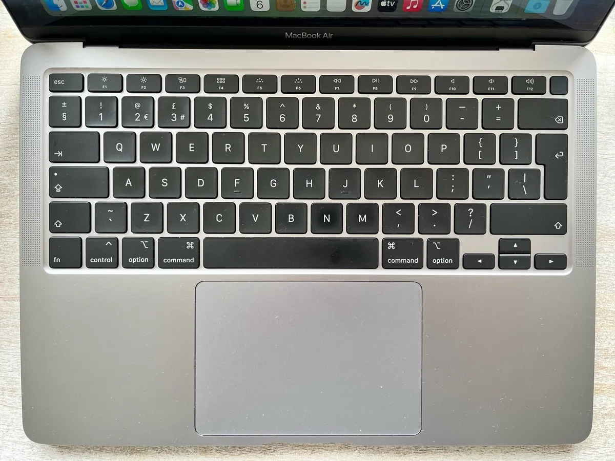 MacBook Air 13" 2020 Quad Core i7, very good cond. - Image 4