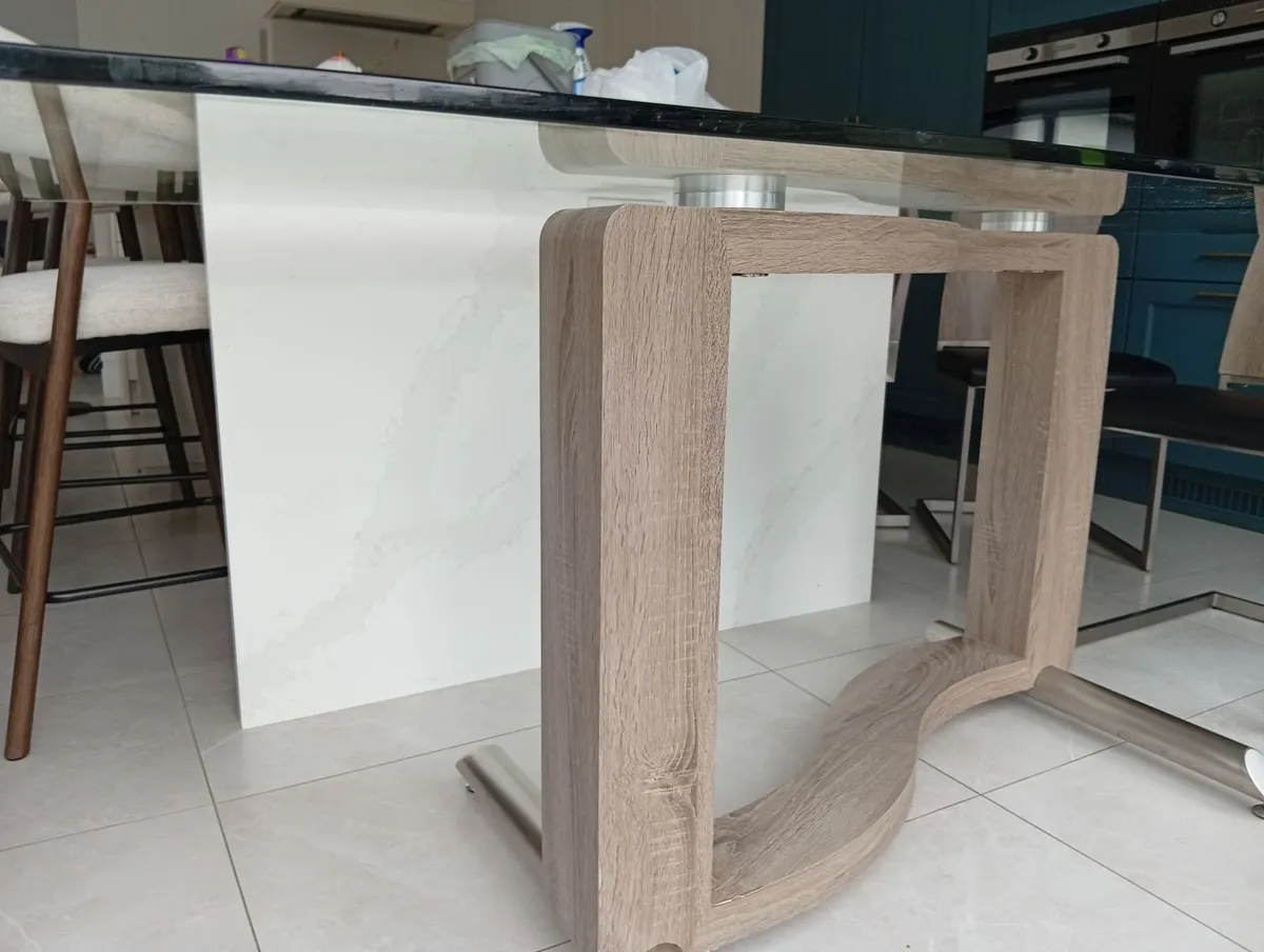 Table and 4 chairs - Image 3