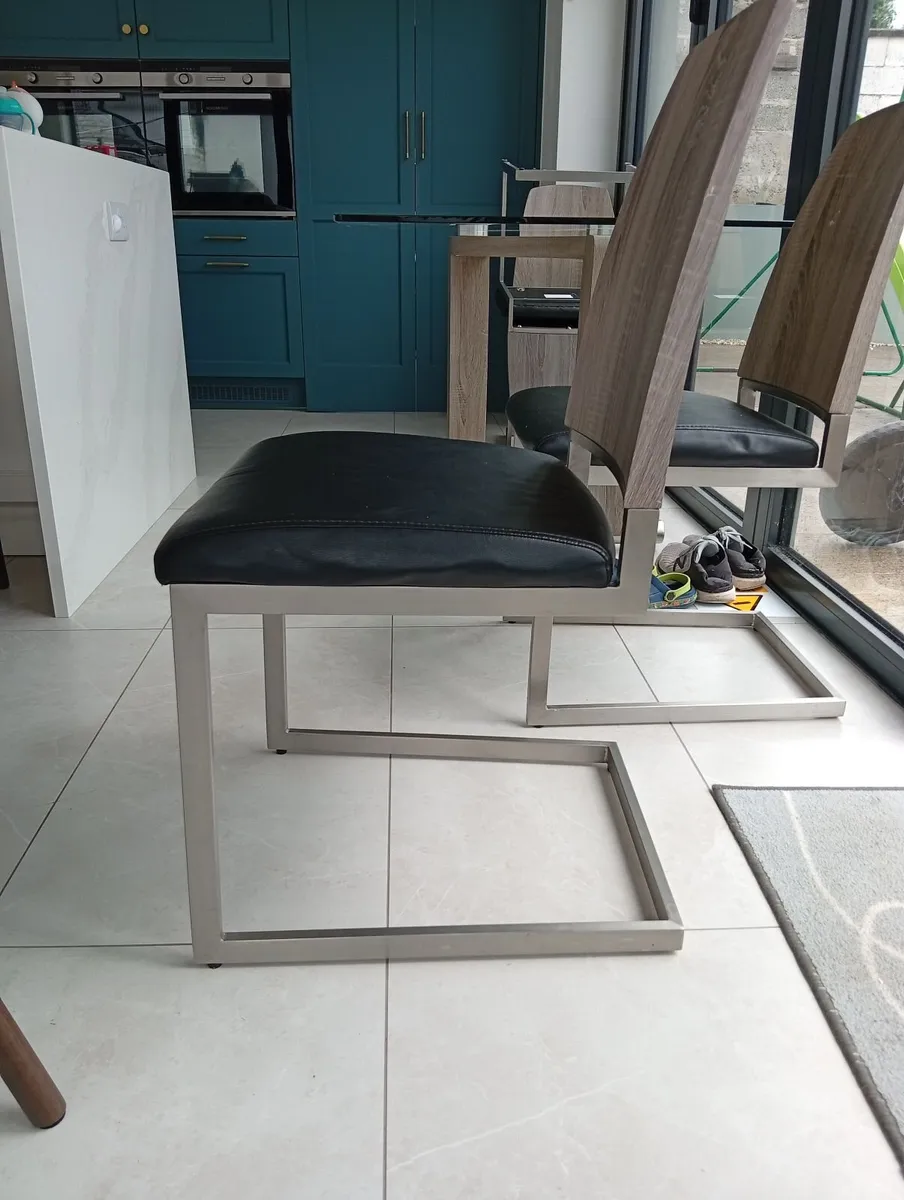 Table and 4 chairs - Image 4