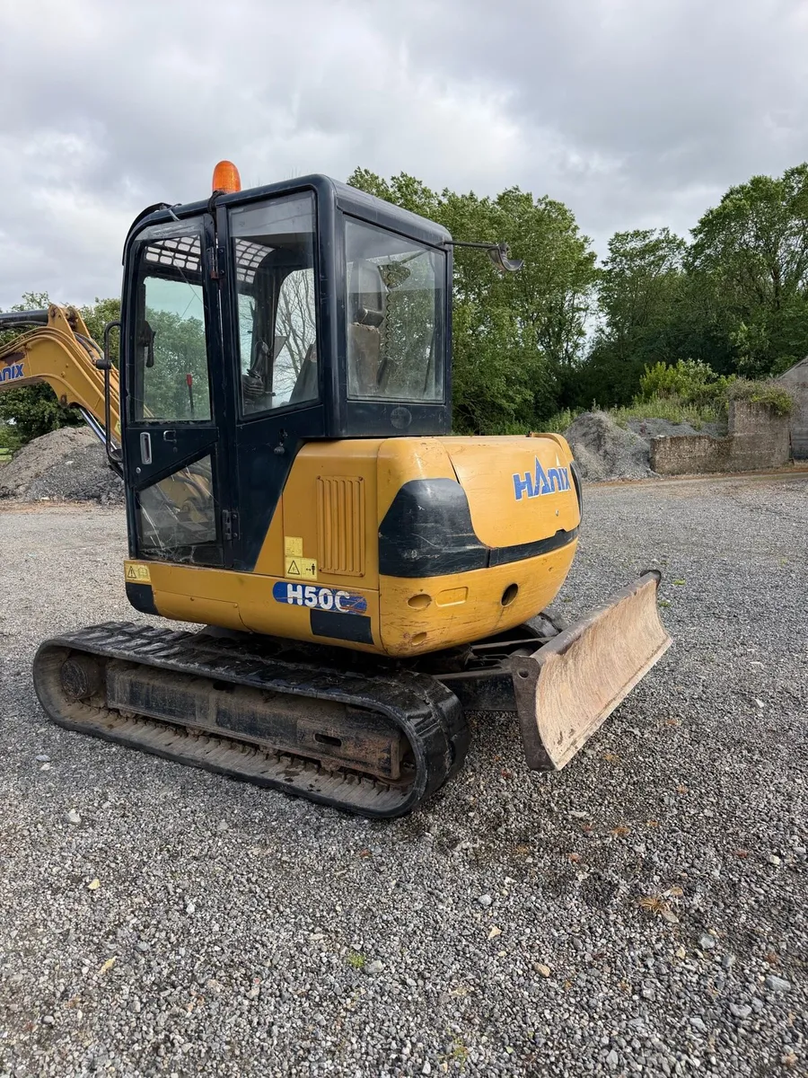 Mini Digger 5.5ton - Image 1