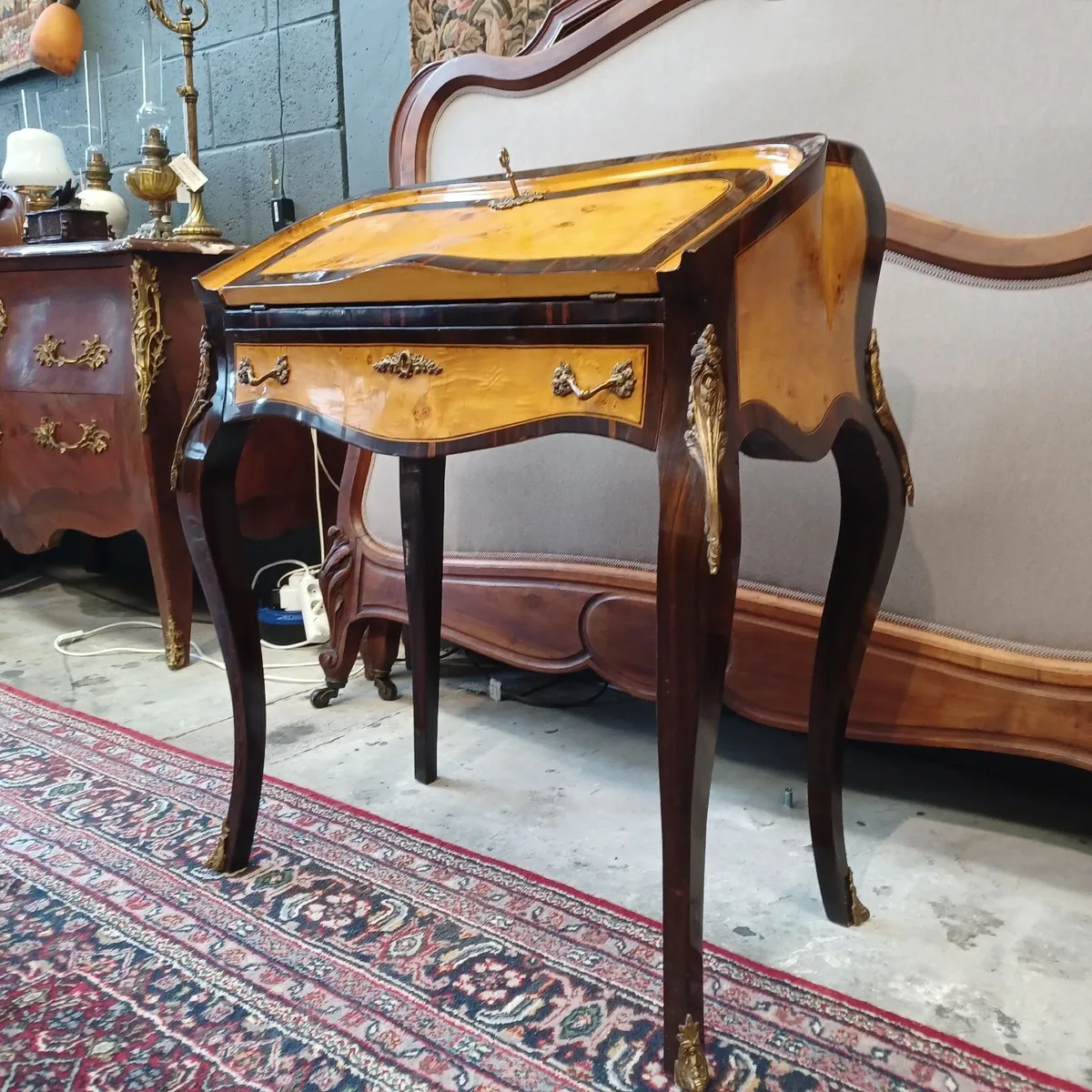 Antique Louis XV inlay bombe desk - Image 3