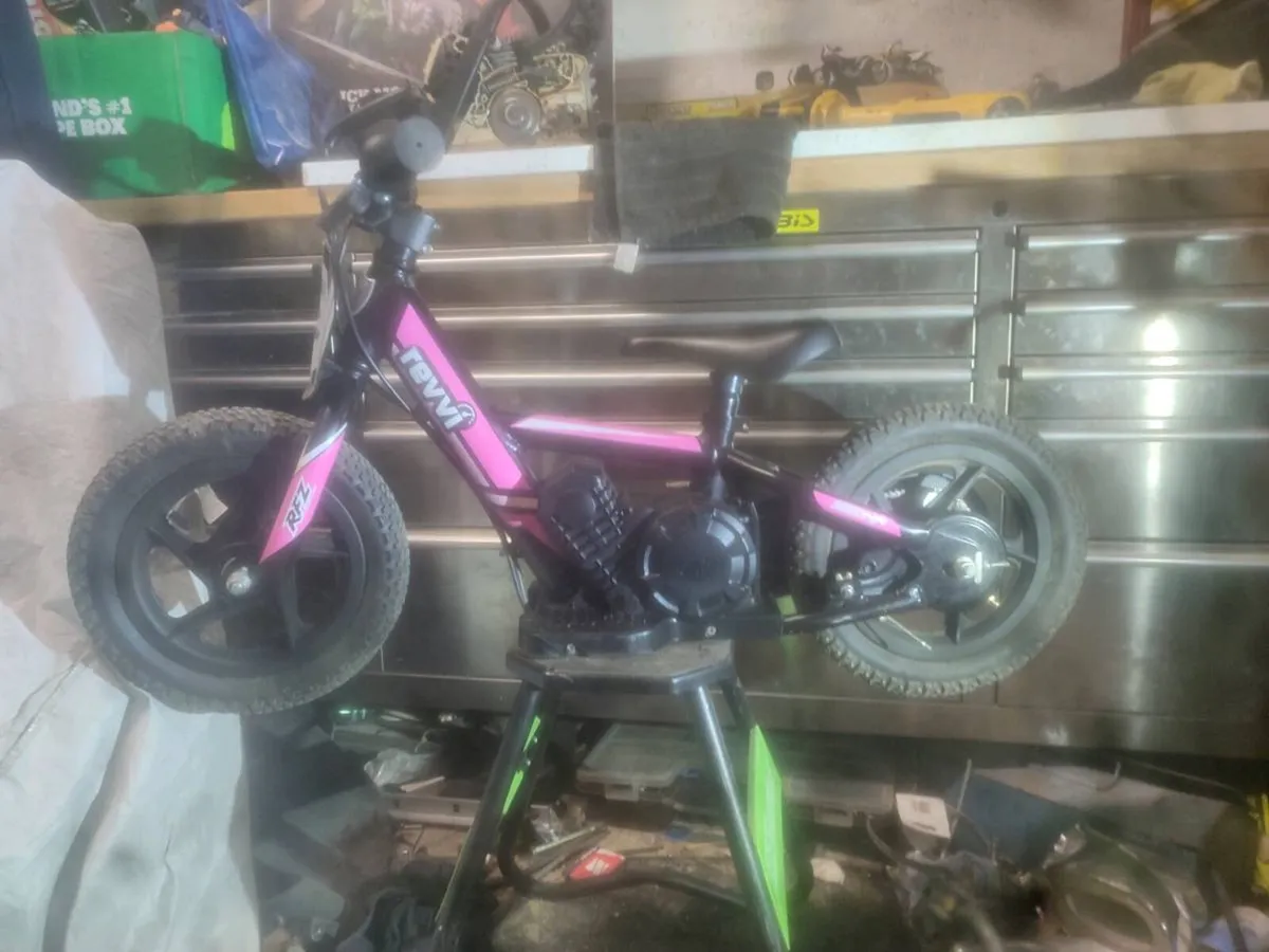 Revvi 12" electric balance bike - Image 2
