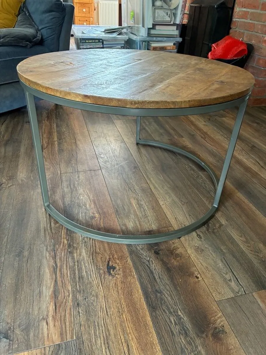round coffee table - Image 1