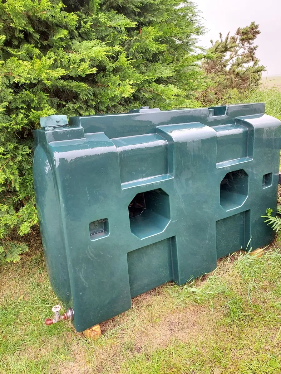 Oil tank - Image 1