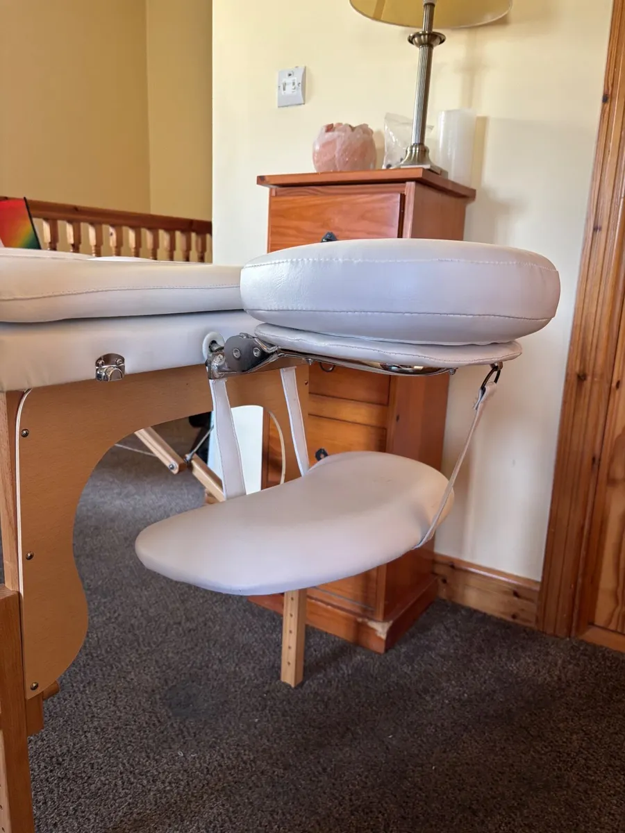 Massage/Treatment  Table - Image 4