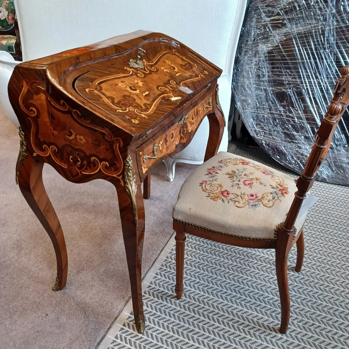 Antique Louis XV inlay bombe desk - Image 1