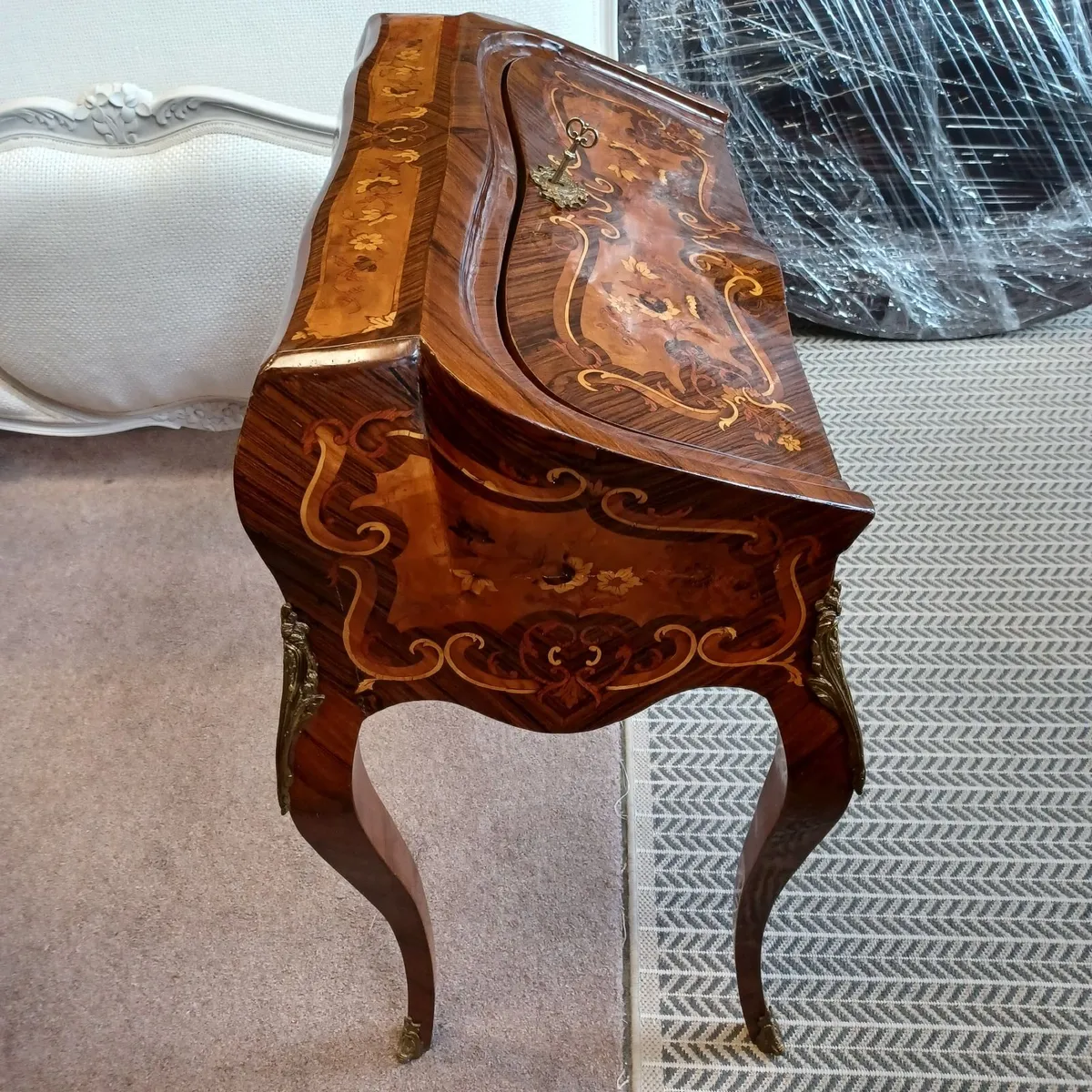 Antique Louis XV inlay bombe desk - Image 3