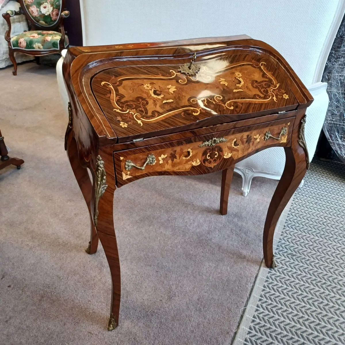 Antique Louis XV inlay bombe desk - Image 4