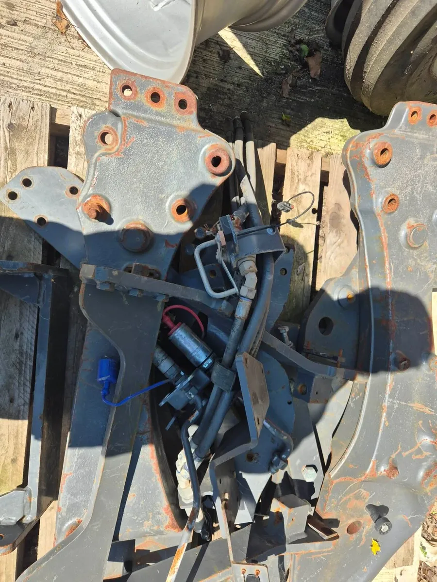 Loader brackets to fit Massey 5600 and 5700series - Image 4