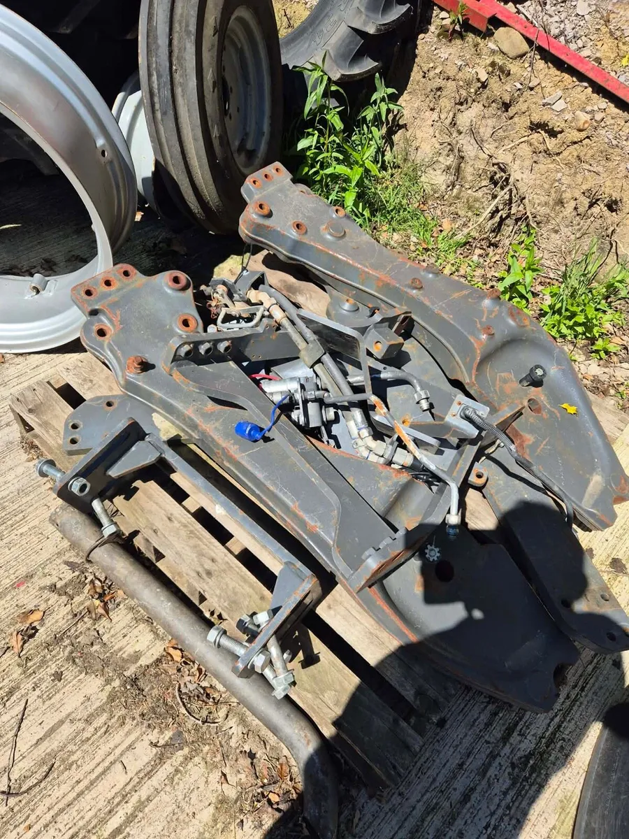 Loader brackets to fit Massey 5600 and 5700series - Image 2