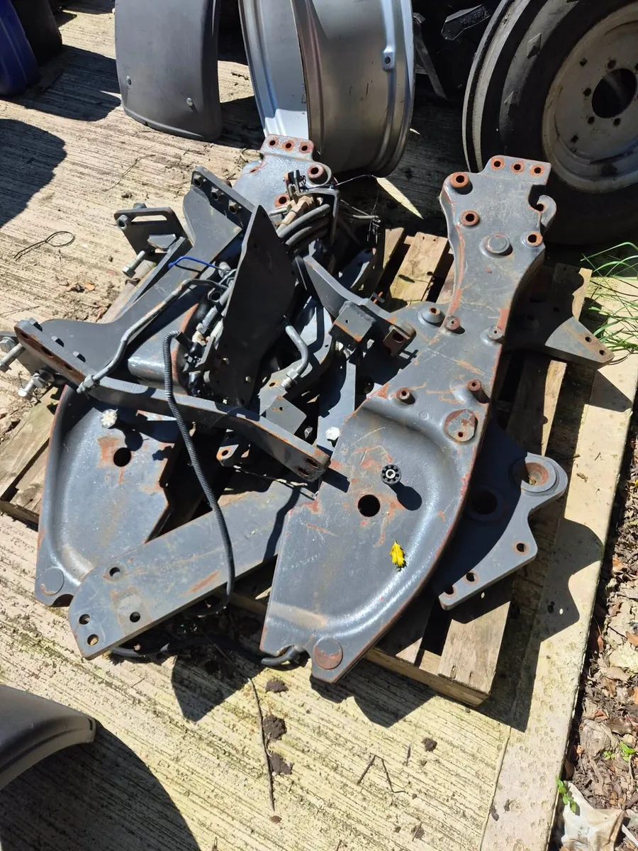 Loader brackets to fit Massey 5600 and 5700series - Image 3