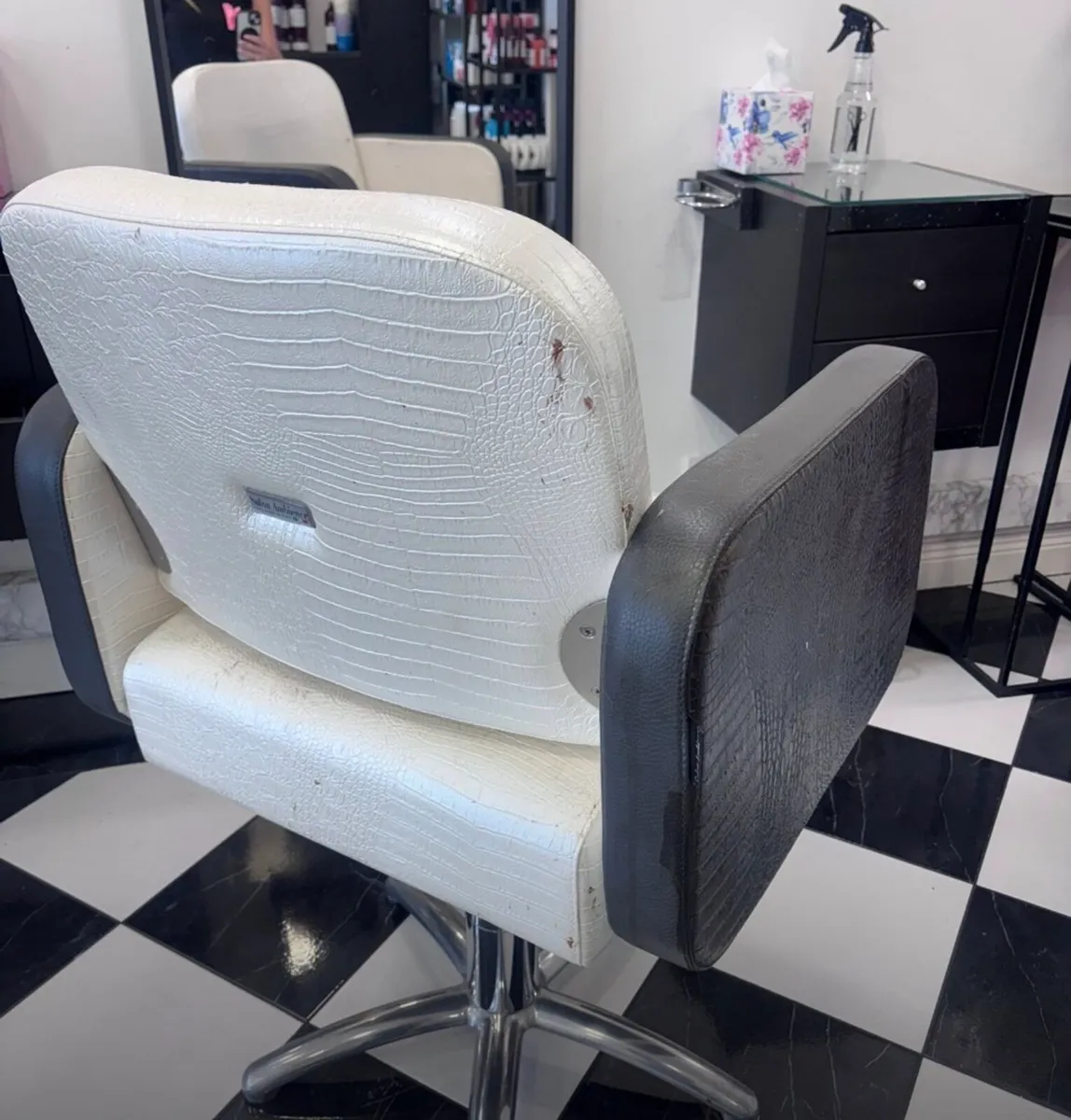 Hairdressing Chairs - Image 1