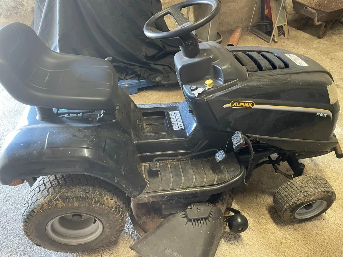 Ride on lawnmower - Image 2