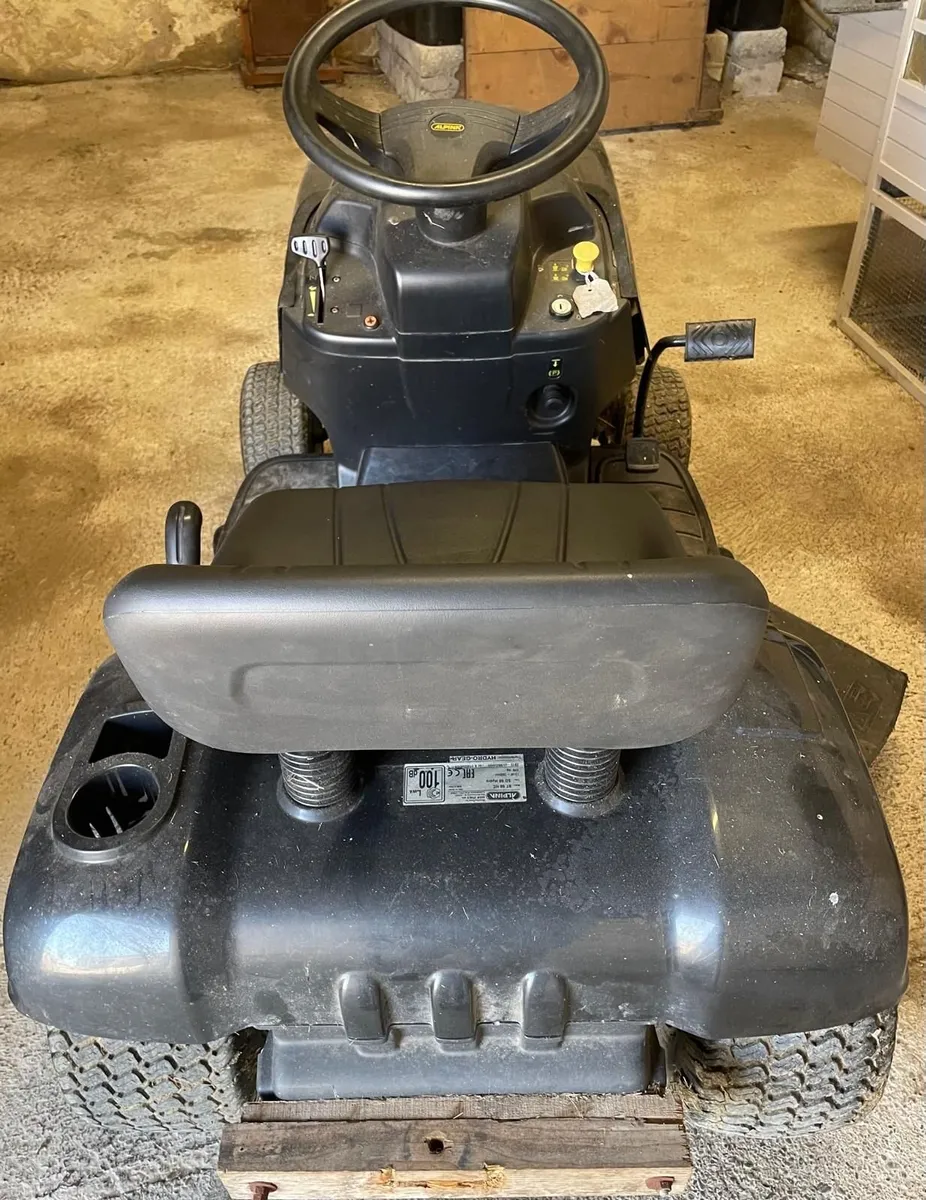 Ride on lawnmower - Image 3