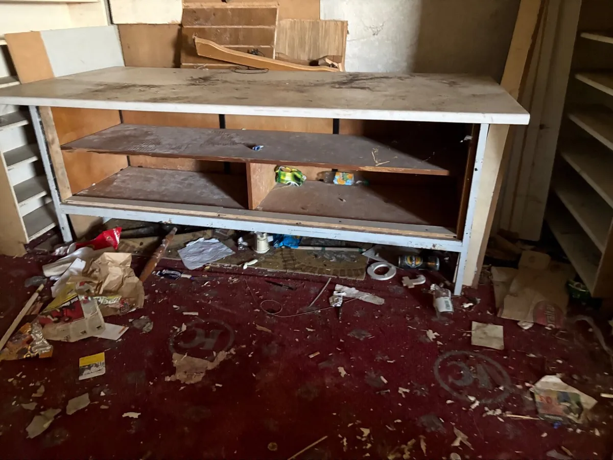Desk / bench with metal base - Image 1