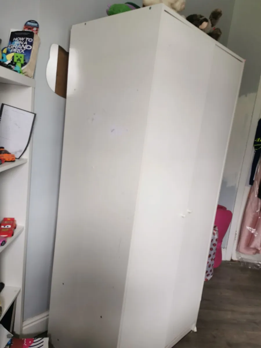 Free wardrope - Image 1