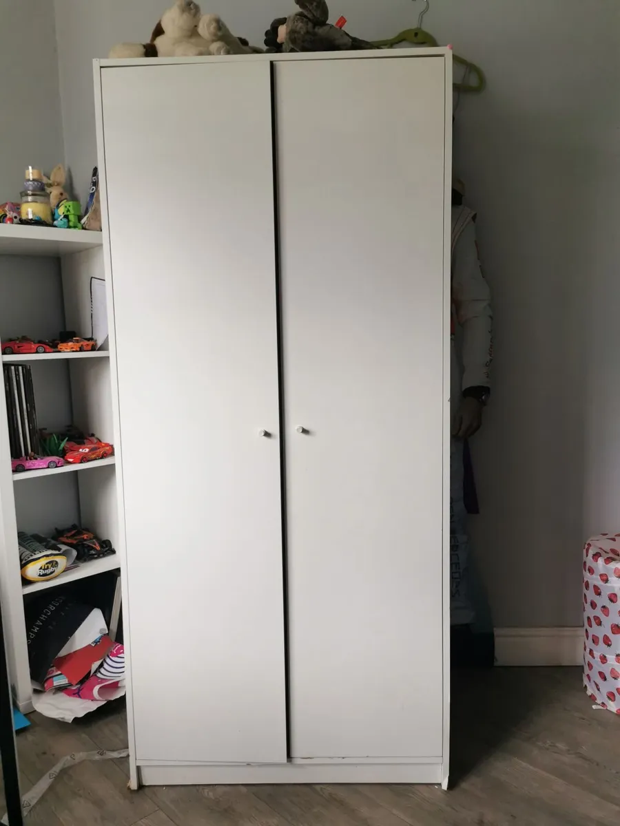 Free wardrope - Image 2