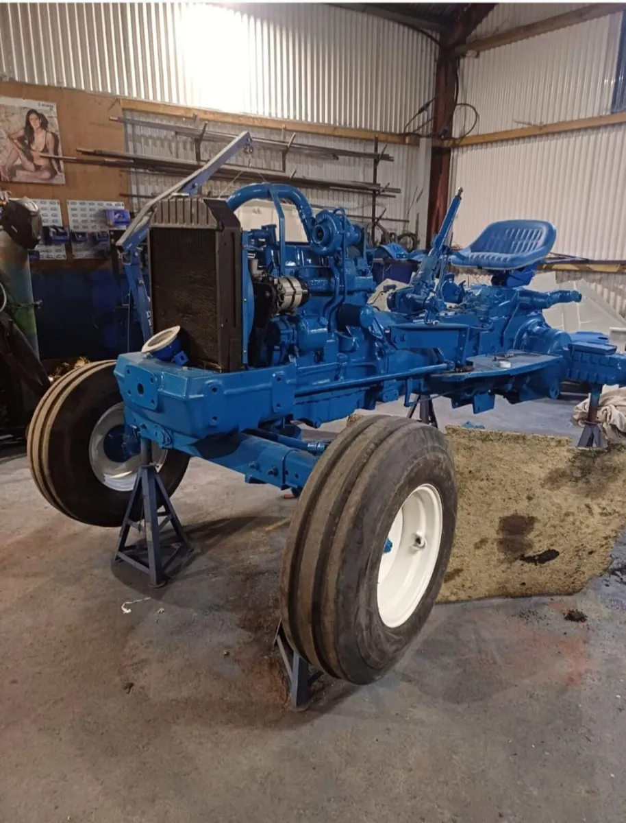 Tractor  FORD 7000 - Image 2