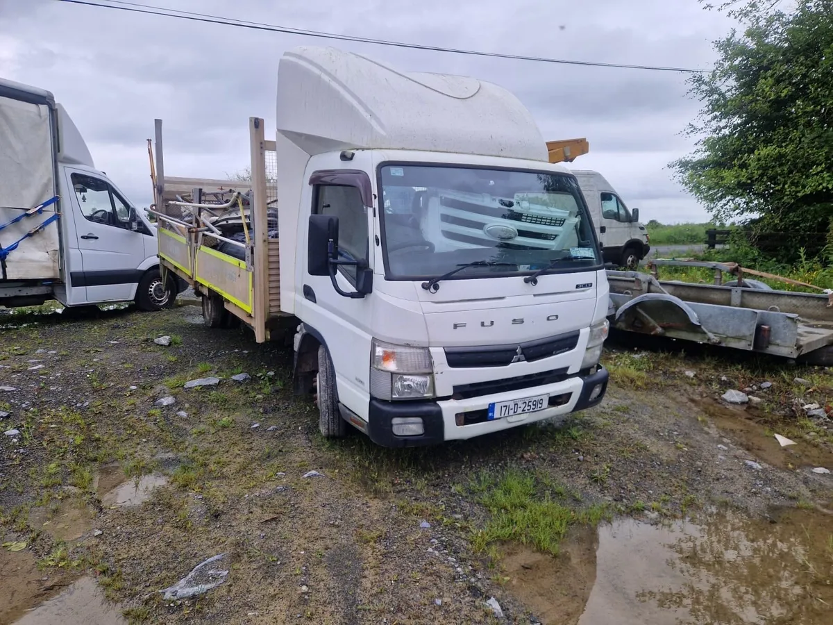 2017 Mitsubishi canter - Image 1