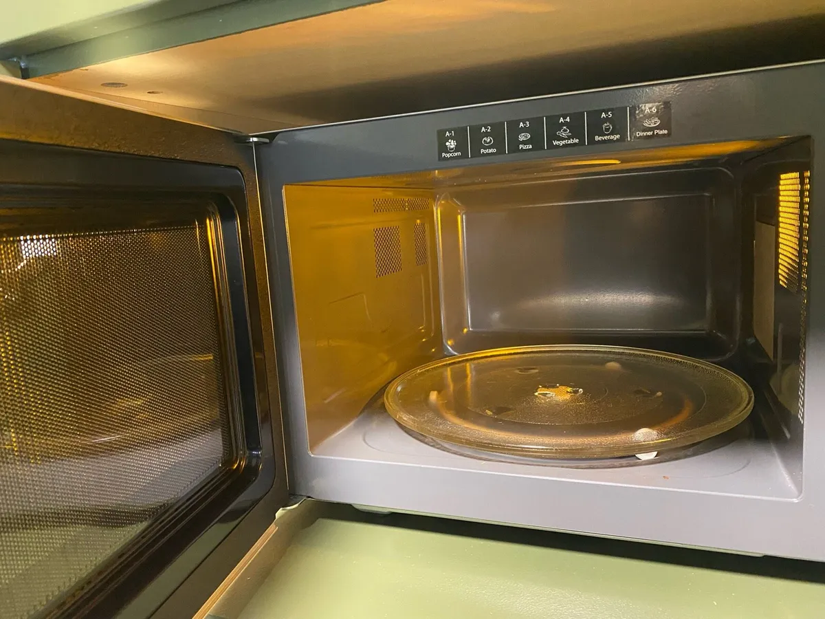 Sharp microwave - Image 2