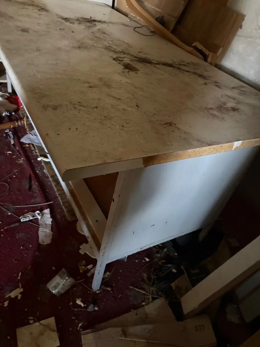 Desk / bench with metal base - Image 2