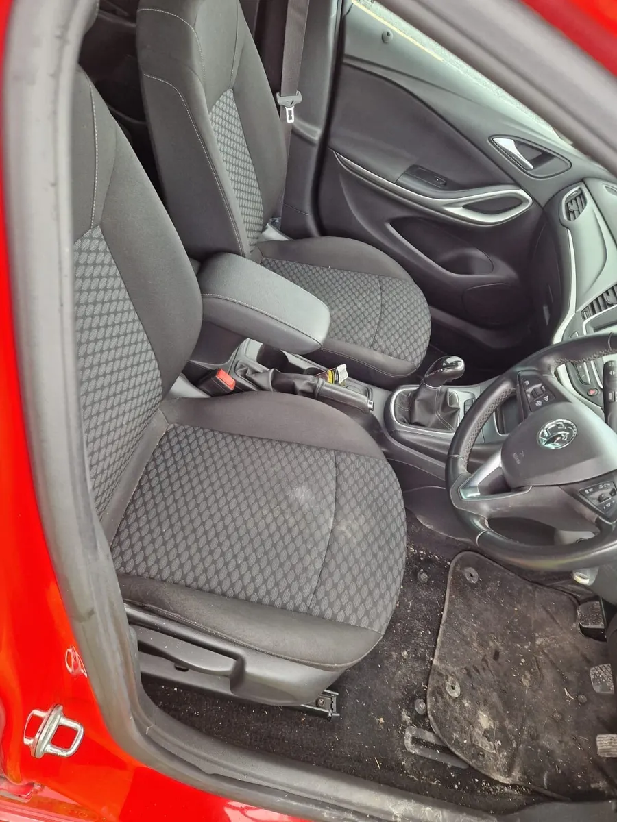 2019 vauxhall Astra V5 lost no damage - Image 4
