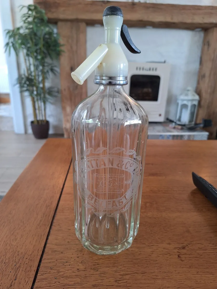 Vintage Grattan & Co of Belfast soda syphon