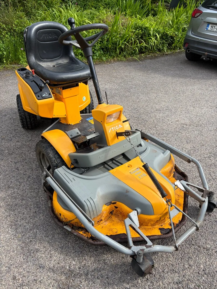 Stiga ride on lawnmower - Image 2