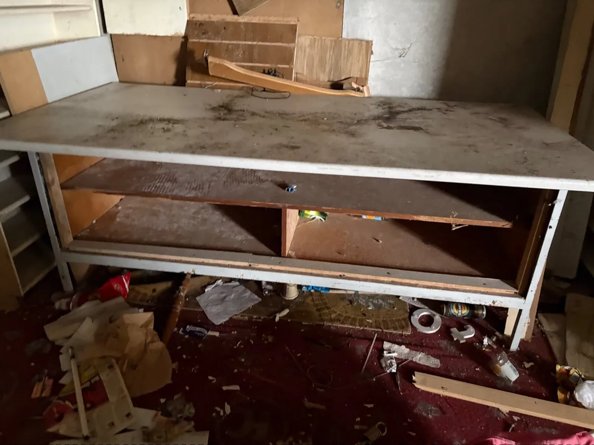 Desk / bench with metal base - Image 3