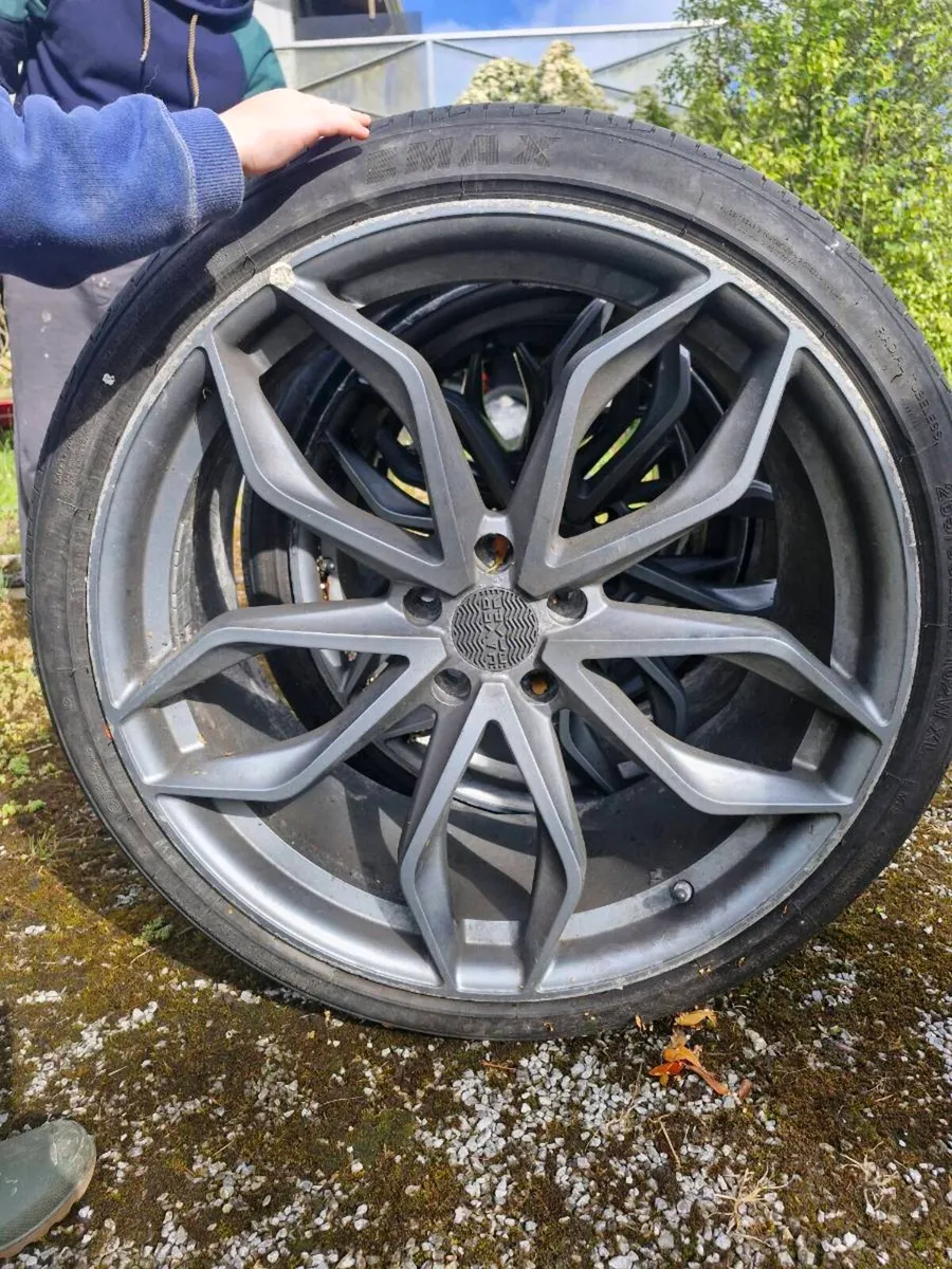 Galvanise sheeting    and 22 inch bmw alloys - Image 2