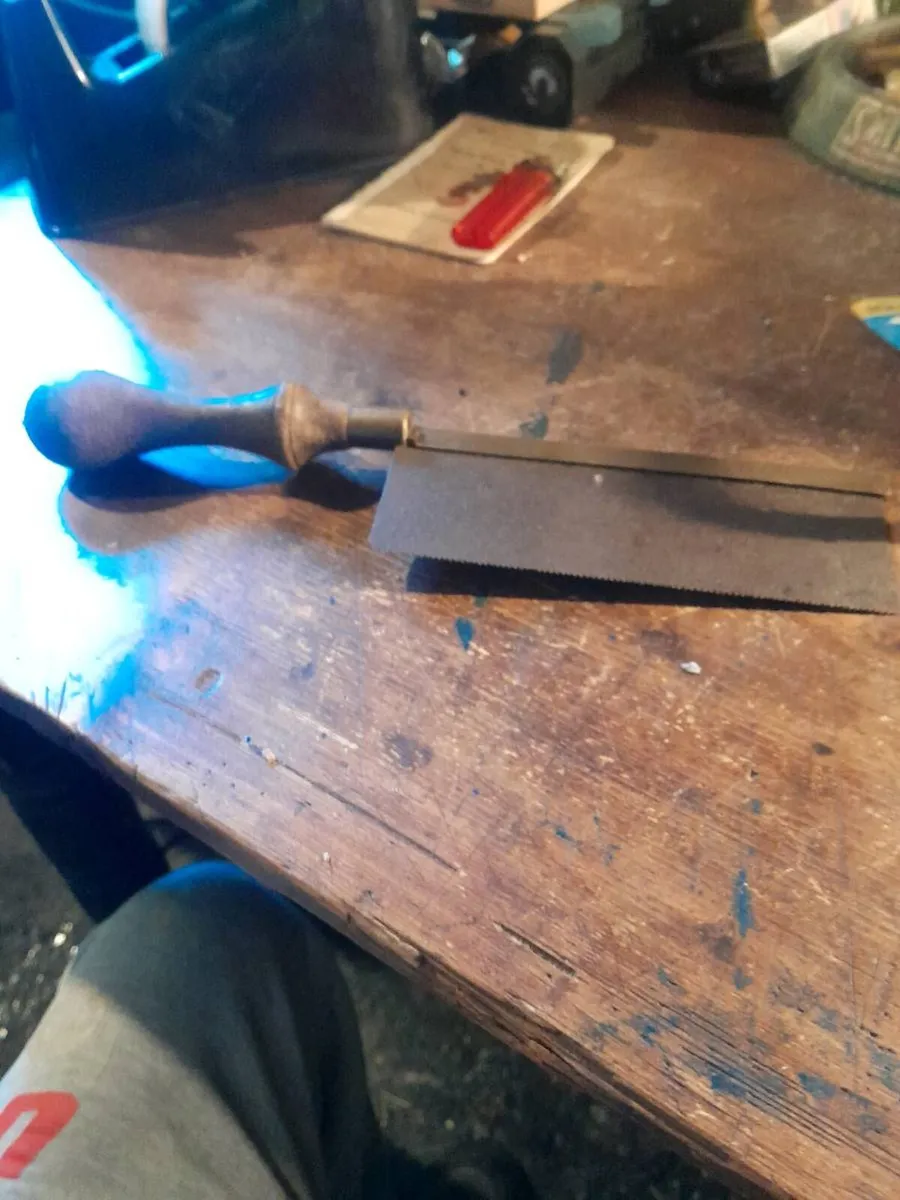Vintage  a v  i a hand saw - Image 4