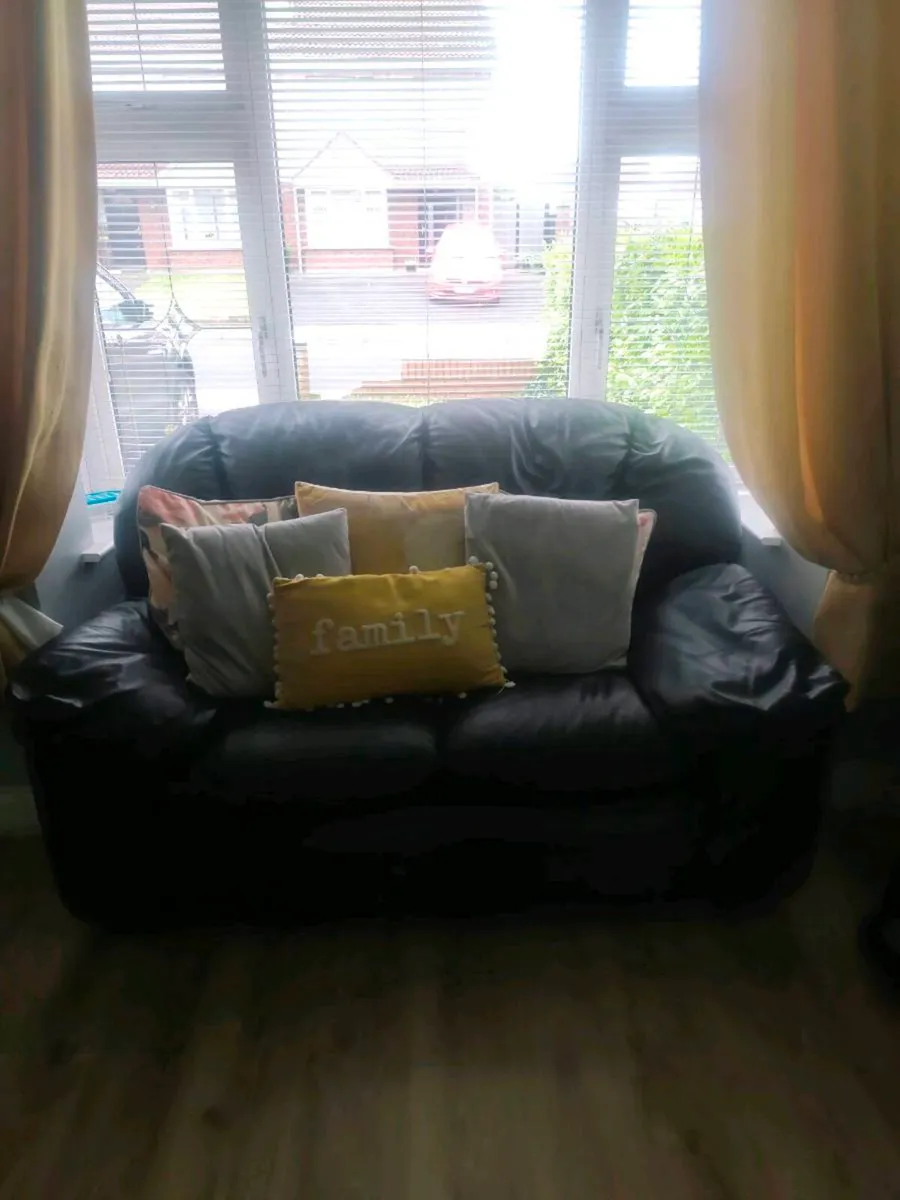 2 and 3 seater leather couch - Image 1